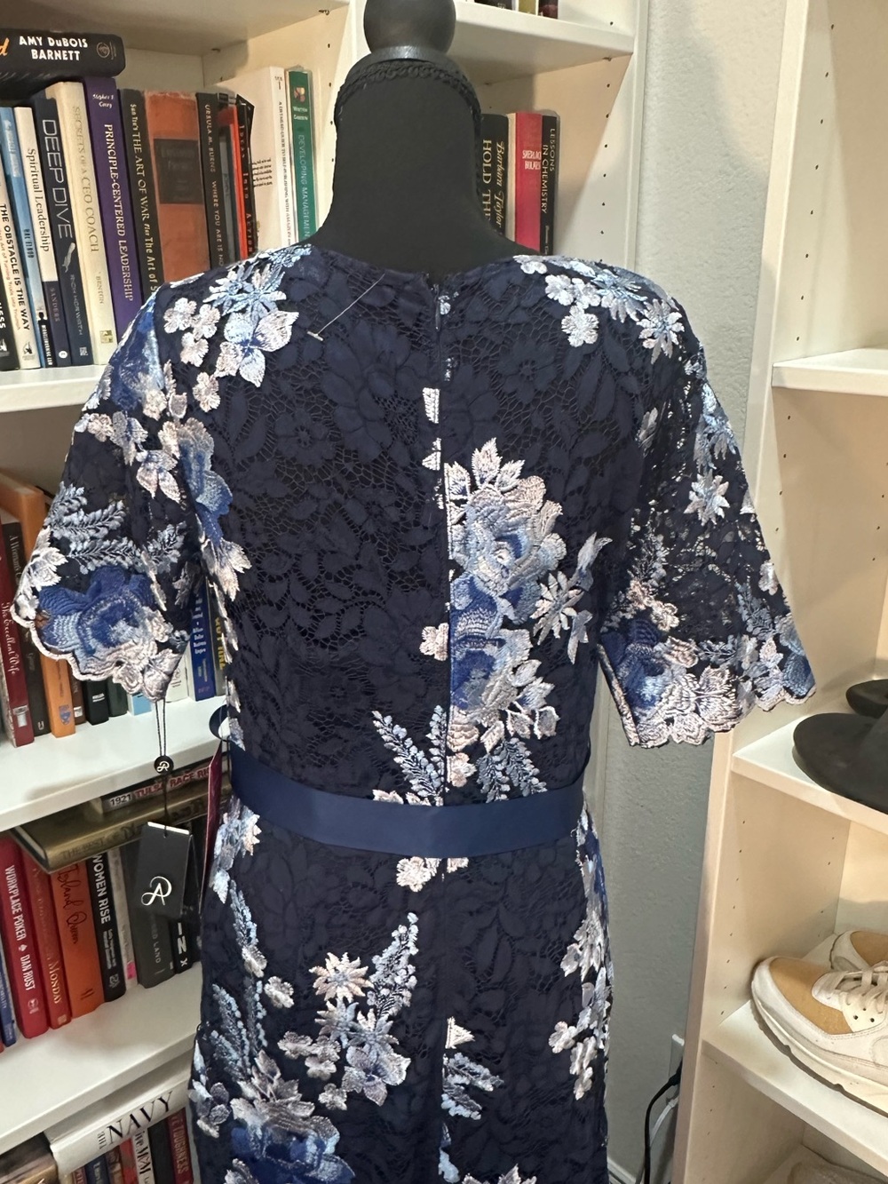NWT Adrianna Papell Navy Floral Embroidered Lace Evening Gown Size 10 - Picture 3 of 9